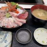 有限会社 長谷川水産 - あら汁付き海鮮丼（大）