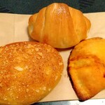 アーニャ - カレーパン＆カルツォーネ＆塩バターパン
