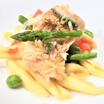 La Bonta - 料理写真:甘鯛の鱗焼きと春野菜のアーリオ・オーリオ 手打ちパスタ カヴァテッリ