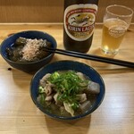 Hashimoto Saketen Hitohashi - ナスの煮浸し350円、豚ホルモン煮400円、瓶ビールたしか600円