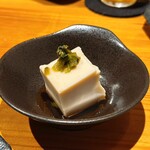 炭と、肴と、酒。 いこる - 自家製胡麻豆腐