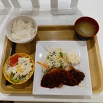 Shokudou Keyaki - 日替り"A"定食 小鉢付き、680円。