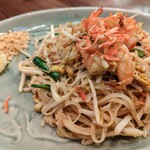 タイの食卓 クルン・サイアム - パッ・タイ(海老入り焼きビーフン）