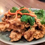 タイの食卓 クルン・サイアム - ガイ・ガティアム(鶏肉の黑コショウニンニク炒め）