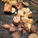 鳥屋 - 串盛9本をバラした惨状