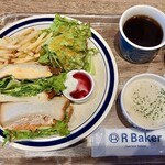 R Baker - 「パン屋さんのサンドウィッチ」@500＋「本日のスープ」＠150＋「コーヒー」@150