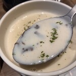 R Baker - しめじ、キノコがいっぱい入っています