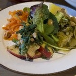 キツツキ - 春菊と林檎のくるみ和え、冬野菜の重ね煮、キャロットラペ