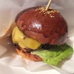 Wattle Tokyo - 山形牛のチーズバーガー