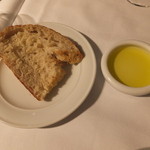 Wattle Tokyo - パンとオリーブオイル