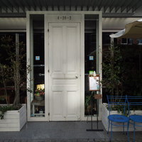 Le Salon de Legumes - 白い扉の中にもうひとつ自動ドアがあります。