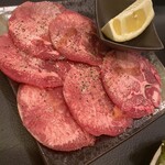 焼肉 やくやく亭 - タン塩¥1290