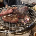 サカイ食堂 - 分厚いお肉