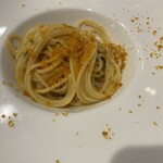 エノテカ ドォーロ - サルデーニャ島産ボッタルガ(カラスミ)を惜しみなく使ったスパゲッティー