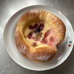 Boulangerie RURAL - ベリーのチーズタルト　240円