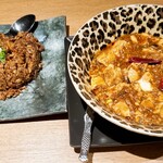 四川中華 GOCHI - 　五智特製黒炒飯（ハーフ）と四川麻婆豆腐