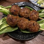 やきとり もつ焼 まるや - つくピータレ（生のピーマンとふんわりつくねの相性最強）