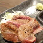 四文屋 - 和牛レアステーキ