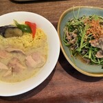 Dhidhi Esu Kesaigon Kicchin - グリーンカレーと豆苗と牛肉のニンニク炒め