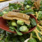 大阪高井田式中華そば 麺屋 7.5Ｈｚ 東成店 - メンマとネギ、どちらも噛みごたえ有りますね