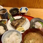Takishita - 鰆の塩焼き、よくばり、あら汁変更