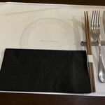 炭火肉焼き倉庫　CONOYOSHI - テーブル