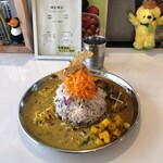 マイボンCURRY - ２種盛り
      「チキンブラックペッパー」と「クリィミー豆MIXダール&キャベツ」