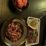 Gyuu Tori Yakiniku Shaku - 新鮮炙りレバーとユッケ風ローストビーフ
