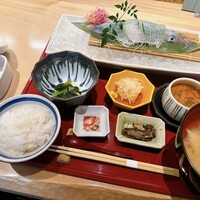 対馬のどぐろとイカ活き造り 博多 魚蔵 都ホテル店 - 
