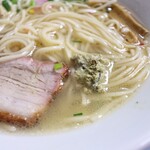 自家製麺 ら～めん かり屋 - ペーストをIN