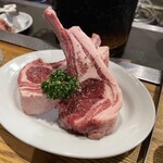 羊肉炭火焼 肉汁屋 - 生ラムチョップ　※食べる前から絶対旨いのが分かってしまいます。笑。