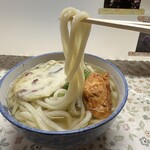 宮川製麺所 - 細め柔らかめ、程よい弾力の麺