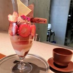 パティスリー ミニマル - ■苺とチョコレートのパフェ(2024.3月～)