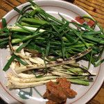 びっくりうどん - 〈2014/02〉わけぎ炙り（200円）ビジュアルの草っぽさがヤバい（笑）味は葱の香りでうまし。