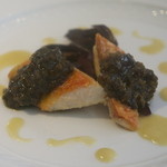 フォリオリーナ・デッラ・ポルタ・フォルトゥーナ - イタリア　ティレニア海のヒメジとフランス産の鮑のソースとカルチョーフィ