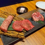 中目黒焼肉 登牛門 - 