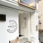 NEMS CAFE - 白い建物が目印