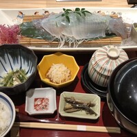 対馬のどぐろとイカ活き造り 博多 魚蔵 都ホテル店 - 