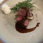 炭火肉焼き倉庫　CONOYOSHI - 手前 ザブトン  奥 道産和牛ヒレ