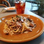 Pasta Alba shonan 湘南とうきゅう店 - 鶏ももと舞茸のトリュフクリームパスタ