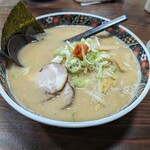 Hayate Maru - 人気No.1 白味噌ラーメン　タマゴ縮れ麺にスープが良く絡んで美味いです。