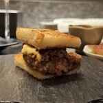 西麻布 焼肉 X - 但馬玄ばーぐサンド