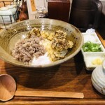 踊るうどん 梅田店 - 肉まいたけ天温玉ぶっかけ