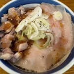 SHIN8 - レアチャーシュー丼