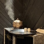 西麻布 焼肉 X - 個室内のコンロで炊きたての土鍋ご飯