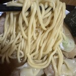 麺屋 ごとう - 麺は丸型でツルモチです。量が多いので少食の人は気をつけてください。