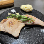 創作ダイニング たべものであそんではいけません - 【骨付きモモ肉】キジのコンフィ（1680円）