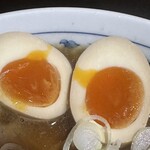 Menya Gotou - 煮玉子は黄身が程よくトロッとしています。