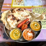 ミラマハル - サーセット（チキンカレー、バターチキンカレー、エビカレー、タンドリーチキン、シークカバブ、ナン、サラダ、ソフトドリンク付き）@1,500円