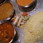 グルガオン - ランチ 3色カレー